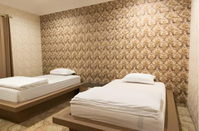 Hotel Raja Akas Hotel dekat Mawar Merah Kost
