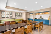 康特里套房酒店 - 由麗笙酒店管理，LSU/醫療走廊 - 早餐