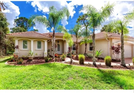 Beautiful home located near Warm Mineral Springs.
