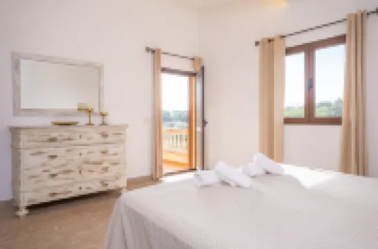 LA FONT (CANAVES) - Spectacular villa with private pool at the foot of the mountain.