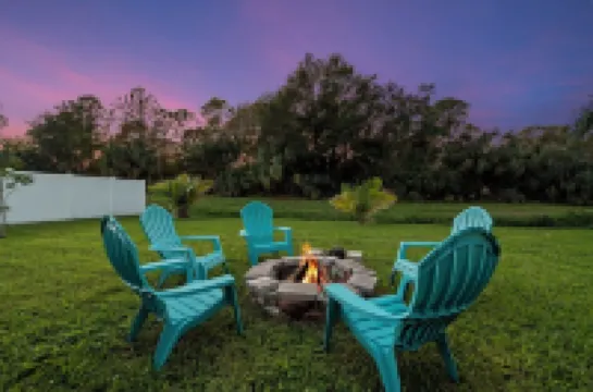 Gulf Coast Getaway! Only 0.8 Miles to the Shore!