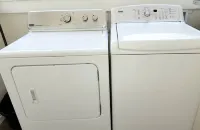 Detached charming house 2 bedroom 1 bath  Prime location King Bed!