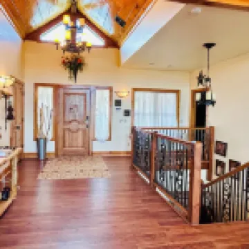 “Mountain” Lodge Views & Stars, Lakeside, Firepit, Dock, Kayaks & Paddleboards