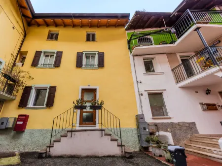 Peak Nest Отели рядом с достопримечательностью «City Library Bruno Emmert Arco»