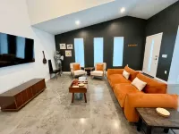 The Butterfly House: with sauna and fully-fenced yard