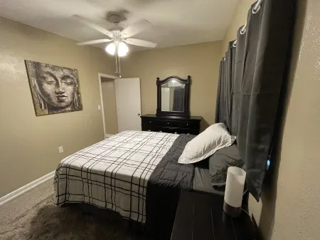 Mills 50 District/Audobon Park Area 2 Bedroom Отели рядом с достопримечательностью «Bridal Gown Studio Orlando»