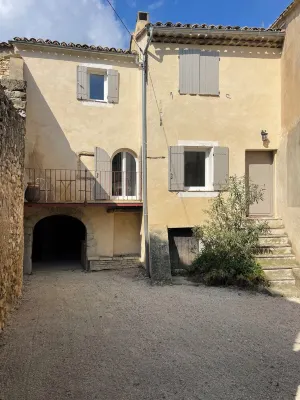 Village house 17th with swimming pool, Luberon Provence TARIFS CASSES SEPT. OCT.