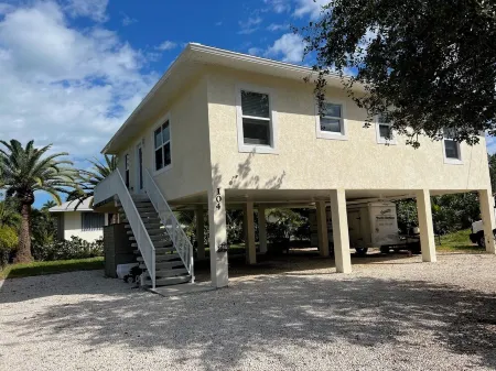 Serene family retreat on exclusive Duck Key Island!