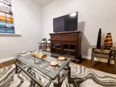 Central Stay! Near UK/Downtown/Campus. Hoteles en 