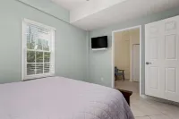 Beautiful Budget Oasis & Pup-Friendly Oceanside Retreat! Walk-in Shower & More!