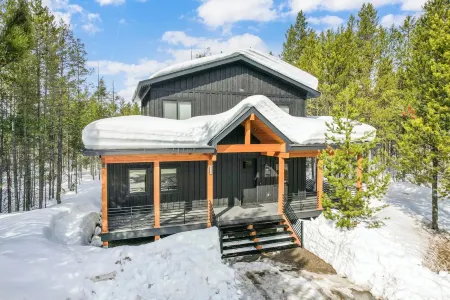 Yellowstone Luxury Cabin, Hot Tub, Game Room,EV Hookup,Massive Deck,5Bed/3.5Bath Отели рядом с достопримечательностью «Pinecone Playhouse at Mack's Inn Resort»