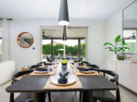 Paseo Palms, Modern 6br home 5min to Polo Grounds コーチェラのホテル