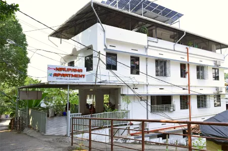 Nirupama Hotel Aluva Отели рядом со станцией Aluva Railway Station