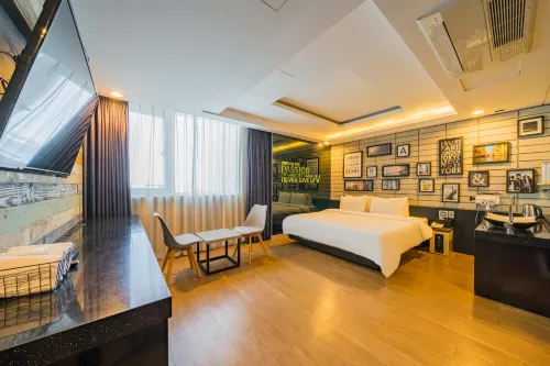 Moonbay Hotel