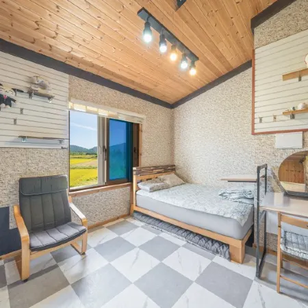 Geochang Deokyu Gongbang Pension (Pine Room)