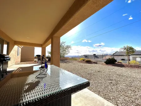 Wknd@Bernies Beautiful Sunset-Water Views, Prvt Heated Hot Tub, Large Game Room!