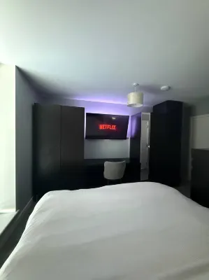 Modern Dublin Apartment - 10min from Airport & City Centre Hotels near Donaghmede Shopping Centre