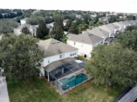 ذيس أمايزينج 6 بد روم بروبرتي ويذ آه ليك فيو فنادق في 