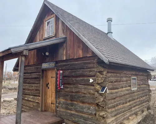 Charming farmhouse in Historic Spring City with AC, WiFi, and full kitchen. Hotels in Spring City