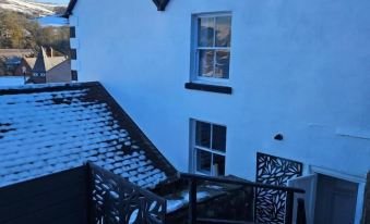 Llangollen Retreat With Stunning Views of the Castle