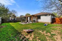 Solace in South Austin - Game Room - Bungalows
