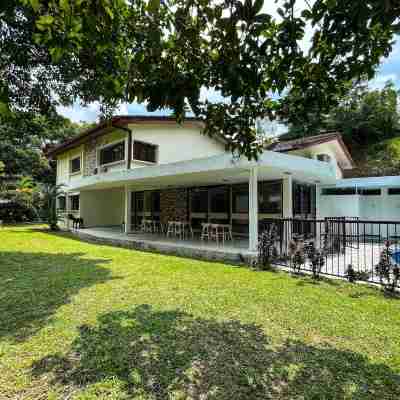 유북의 부킷 툰쿠 그란데 빌라 Hotel Exterior