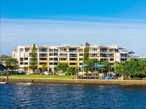 Riverside Holiday Apartments