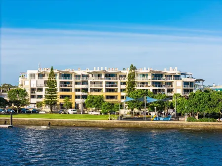 Riverside Holiday Apartments Отели рядом с Аэропорт Байрон Гейтуэй