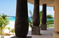 El Taj Oceanfront and Beachside Condo Hotel - 5 stjerner