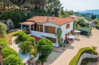 Apartment in Villa 2 to 4 Persons with Large Garden "stella"