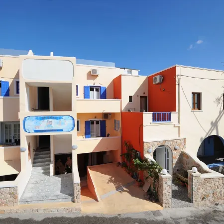 Orfeas Apartments Отели рядом с достопримечательностью «Черный пляж»