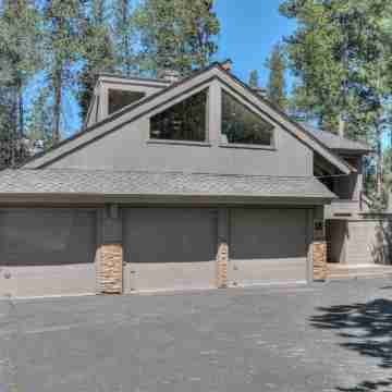 Loon Lane 13 Hotel Exterior