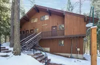 Chalet Chic. Private Lakefront. Children's Fish Pond. Explore Glacier, Ski, Hike