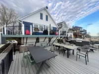 "BEACHNUTS" -SPECTACULAR HOME ON LAKE ERIE !  5 Beds 4 Full Baths Lots of Space