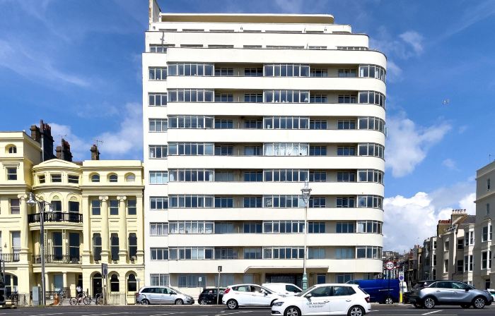 Deco Seafront - Seafront Apartment - Sleeps up to 6