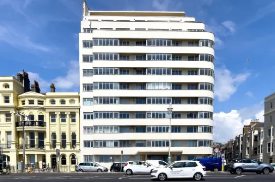 Deco Seafront - Seafront Apartment - Sleeps up to 6