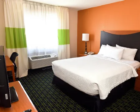 AmericInn by Wyndham Topeka トピーカのホテル