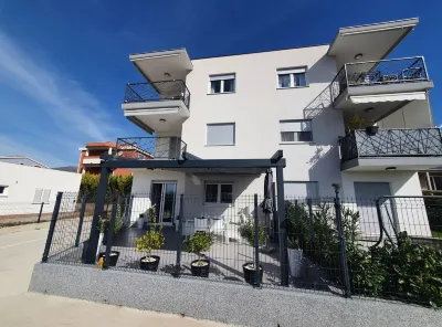 Kastel Novi Elegant and Stylish Apartment with Terrace and Patio Hotels in Kaštel Štafilić