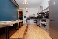 higgihaus 107 Sleeps 4  Monday - Friday Hotels in Butetown