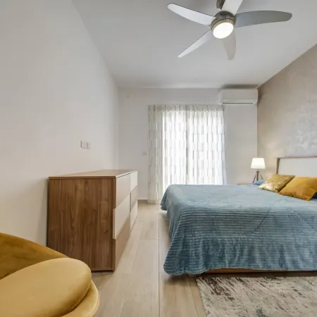 Beautiful 2 BDR Penthouse near Valletta sleeps 6 Отели в г. Хамрун