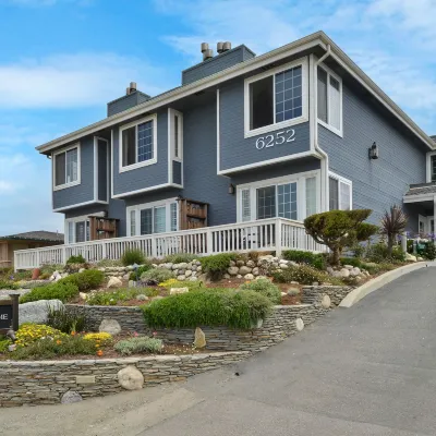 Sand Pebbles Inn Hotels near Cambria, California