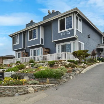 Sand Pebbles Inn