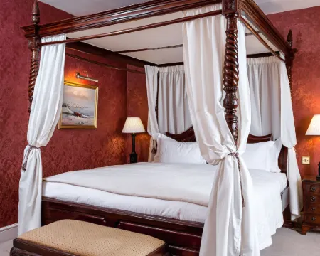 The Angel Posting House & Livery Hotels in Guildford