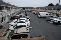 Global Inn - parking