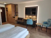 Hotel Waldhorn Отели в г. Имменштад