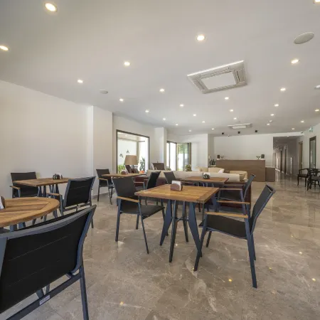 Olive Tree Hotel Отели рядом с достопримечательностью «Пляж Гундоган»