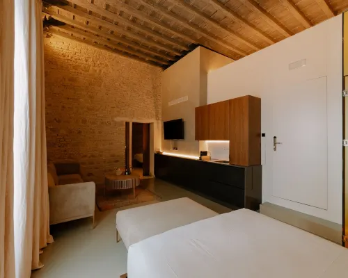 Casa del Cardenal Hotels near Roman bridge