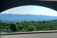 Apartment with a Pool, Mountainview, Near the Sea!