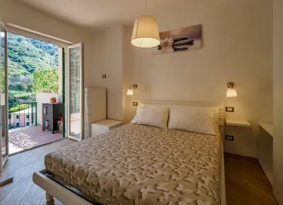 Macaia Apartment with AC Hotels near Ruins of Doria Tower