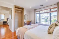 Stayau Magnificent Lakefront Villa Stunning Views